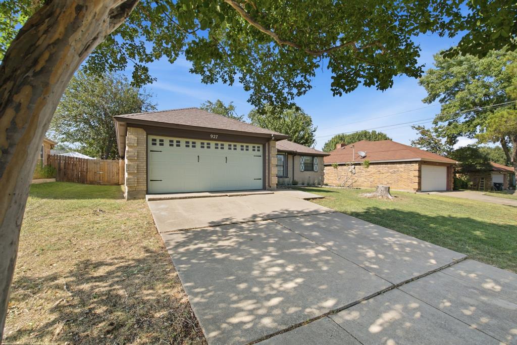 927 Freestone Drive