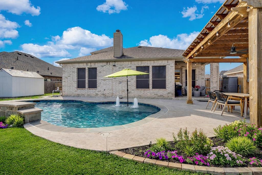 Dustin Manor - Residential