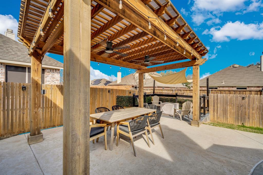 Dustin Manor - Residential