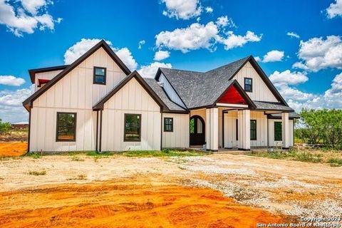 A home in Floresville