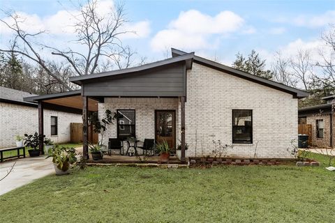 Photo of 718 E Crawford Street, Denison, TX 75021 (MLS # 21273067)