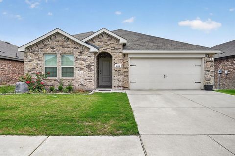 Photo of 2812 Royal, Denton, TX 76209 (MLS # 21247854)