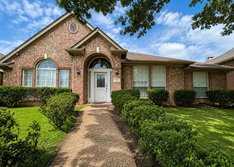 Photo of 1405 Meadow Drive, Irving, TX 75063 (MLS # 21312449)