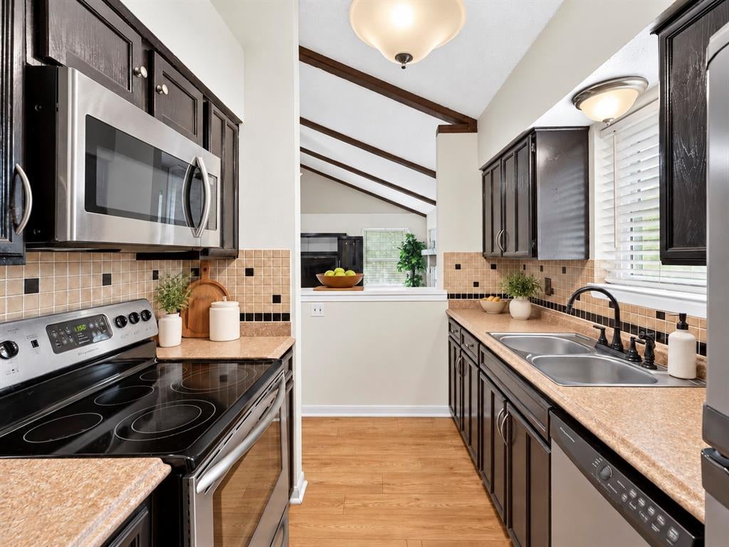 4915 Rollingwood Court