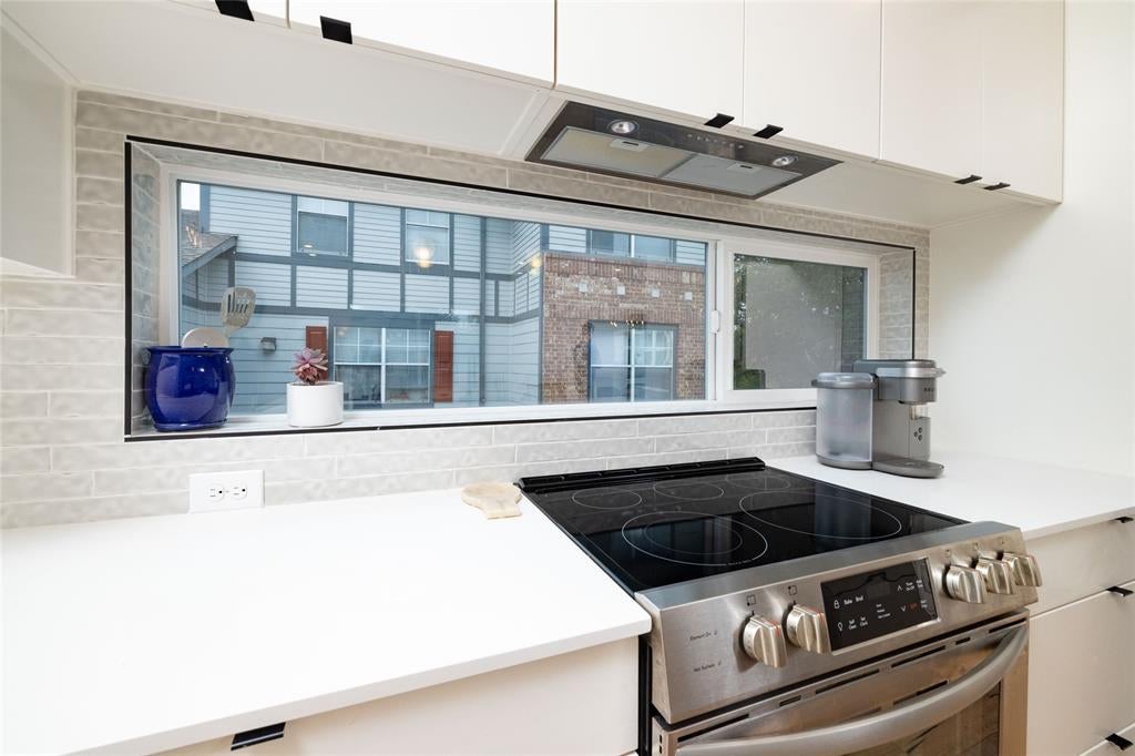 2118 N Carroll Avenue 101