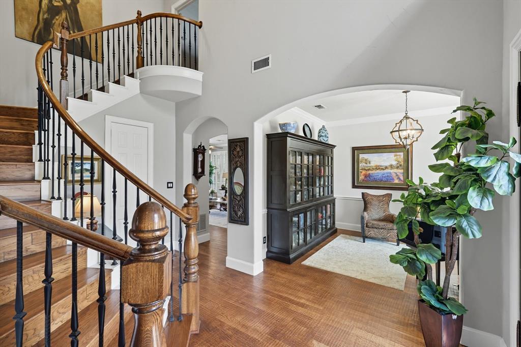 1608 Thomas Lane