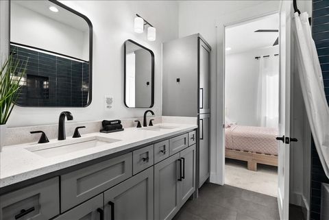 Tiny photo for 2513 Childs Street, Dallas, TX 75203 (MLS # 21161308)