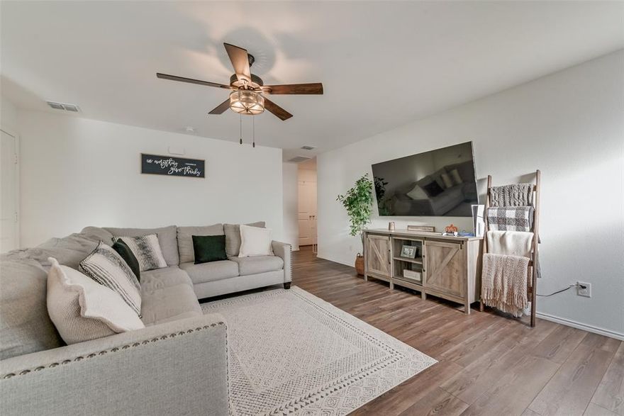 Great opportunity for first-time buyers! This 2-bedroom, 1-bath home has a smart, efficient layout that makes the most of every square foot. The kitchen is cozy but fully functional, perfect for everyday cooking and easy to maintain.
The cozy living space flows nicely, and both bedrooms offer just the right amount of room for comfortable living. Whether you need a second bedroom, home office, or guest space, this home has you covered.
If you're just starting out, or looking for  place to call your own, this property is ready for you to move in and make it yours.