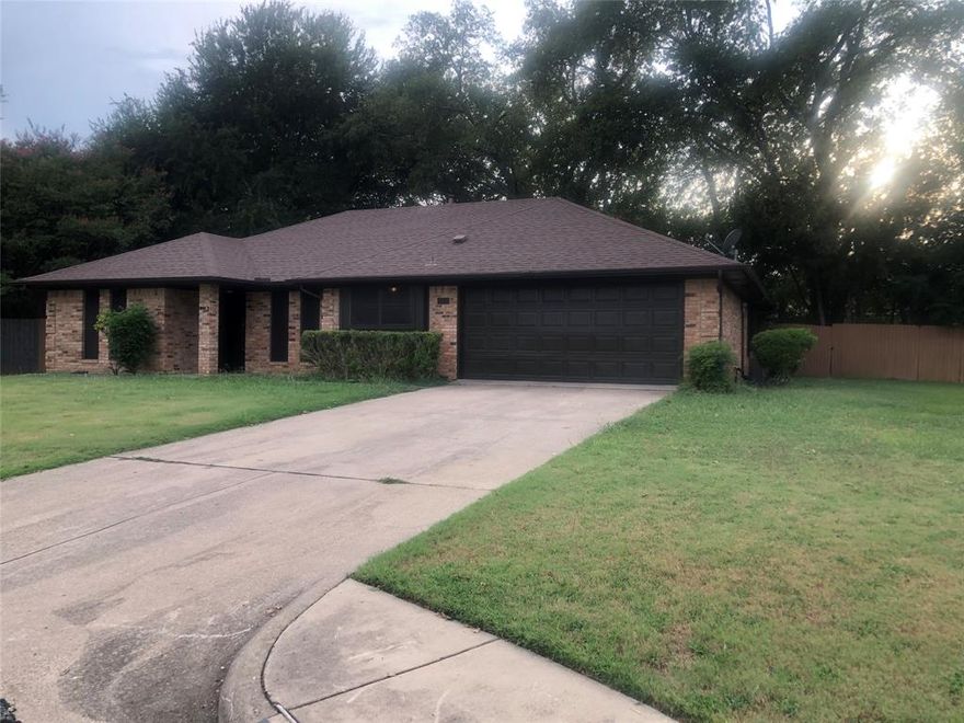 WONDERFUL 3 BEDROOM, 2 BATH, 2 LIVING AREA HOME LOCATED ON A CUL-DE-SAC IN A WELL MAINTAINED AND ESTABLISHED COMMUNITY!  THIS OPEN FLOOR PLAN AFFORDS YOU EAST AND CONVENIENT ENTERTAINING AND COMMUNICATING VIA DINING ROOM AND KITCHEN.  BOASTING A SPACIOUS SPLIT MASTER SUITE WITH DOUBLE WALKIN CLOSETS TOTALLY SEPARATED OTHER BEDROOMS IS SURE SOMETHING THAT WILL APPEAL TO THE NEW OWNERS.  THIS GEM HAS LOTS OF UPGRADES INCLUDING WOOD AND CERAMIC TILE FLOORS THROUGHOUT, CEILING FANS, WOOD BURNING FIREPLACE, STAINLESS STEEL KITCHEN APPLIANCES AND MORE!  LAST, BUT NOT LEAST, FOR THE LARGE REAR YARD AND TREE LOVERS, THE FAMILY WILL ENJOY BARBEQUING, GRILLING AND ENTERTAINING GUEST.  SCHOOLS, GROCERY STORES, RESTAURANTS, SHOPPING, ENTERTAINING AS WELL AS QUICK AND EASY ACCESS TO MAJOR THOUROUGHFARES INCLUDING HWY 67, I-20, I-35 TO NAME A FEW ARE ONLY MINUTES AWAY.  BUYERS, DON'T PURCHASE A HOME WITHOUT TOURING THIS ONE FIRST!