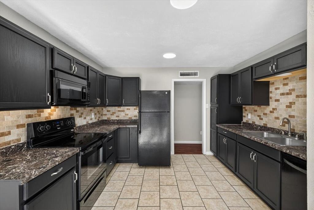 4121 Blue Flag Lane