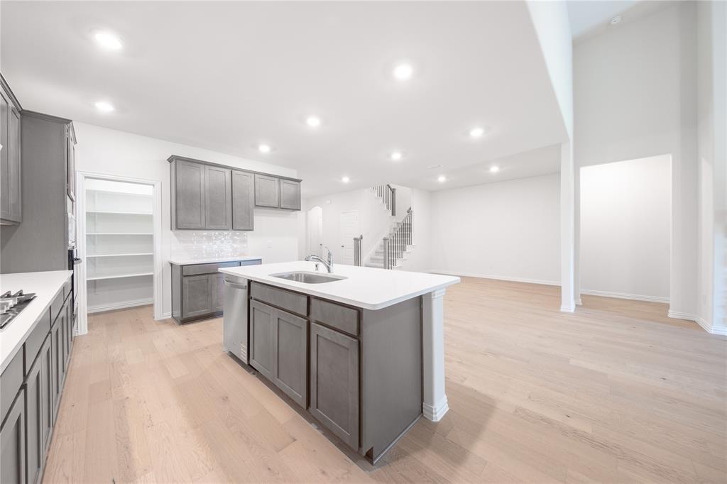 903 Chinati Street
