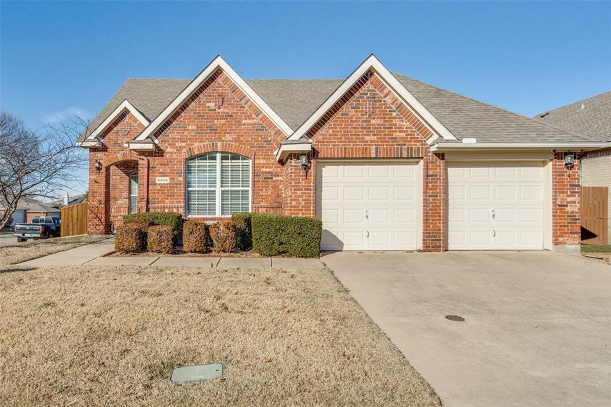 Outstanding Family or single member home. This 3 bedroom-secondaries are split from Primary suite-2 bath home is move in ready and waiting just for you. Large kitchen with lots of cabinet space, large pantry, island, built in Microwave and breakfast bar. All countertops are Corian and appliances are Stainless Steel. Open floor plan to large family room-with gas fireplace and breakfast eating area and Formal dining room. Tons of natural lighting and fresh wood flooring. Recently repainted inside of home. Carpeting and ceramic tile are in excellent condition. Front Living area off foyer could be used as 2nd living space or very large office space. Large Primary Suite has room for sitting area and bathroom has jetted tub, separate shower and separate vanities and closed water closet for privacy. Safety Grab bars are in shower, toilet, and tub areas. Extra Private corner lot, Lush neighborhood great for those evening walks 2023 WIFI sprinkler control. Huge plywood flooring area in attic.