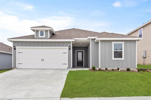 Photo of 10109 Throttle Lane, Fort Worth, TX 76131 (MLS # 21169834)