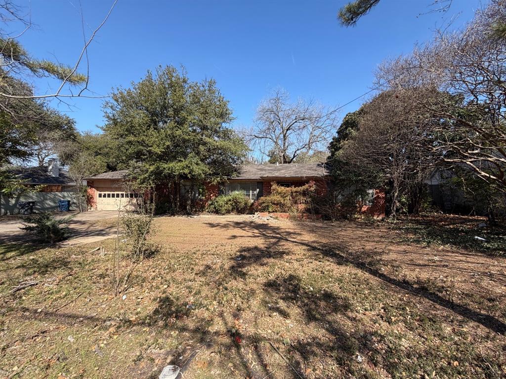 5823 Walnut Hill Lane