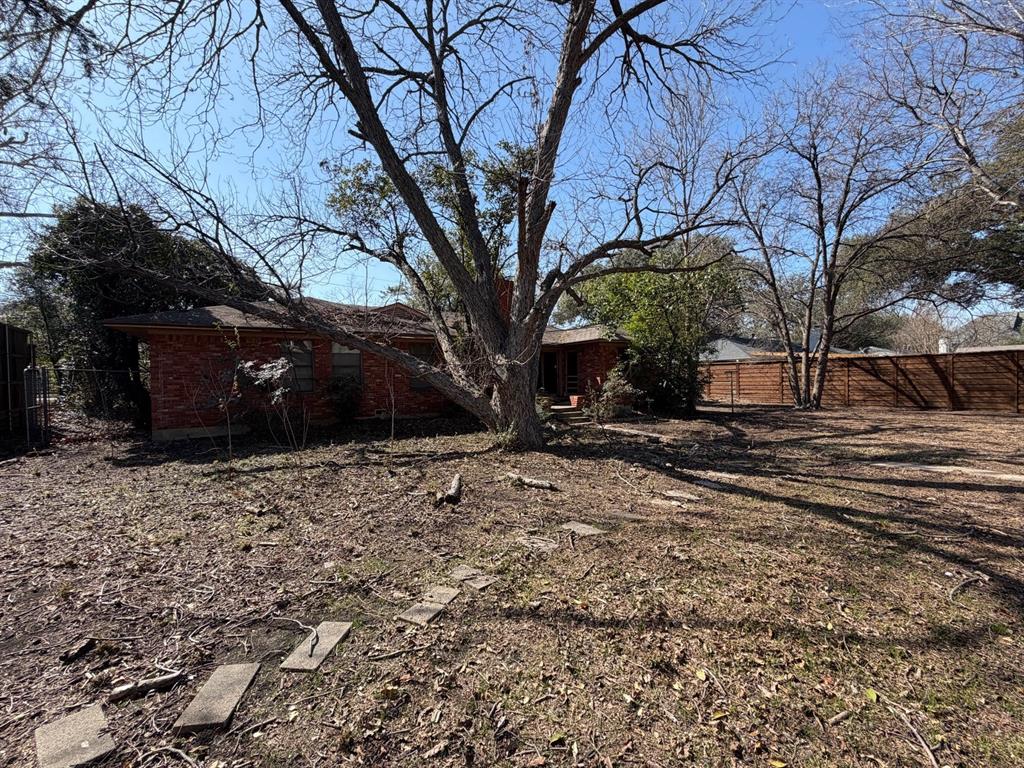 5823 Walnut Hill Lane