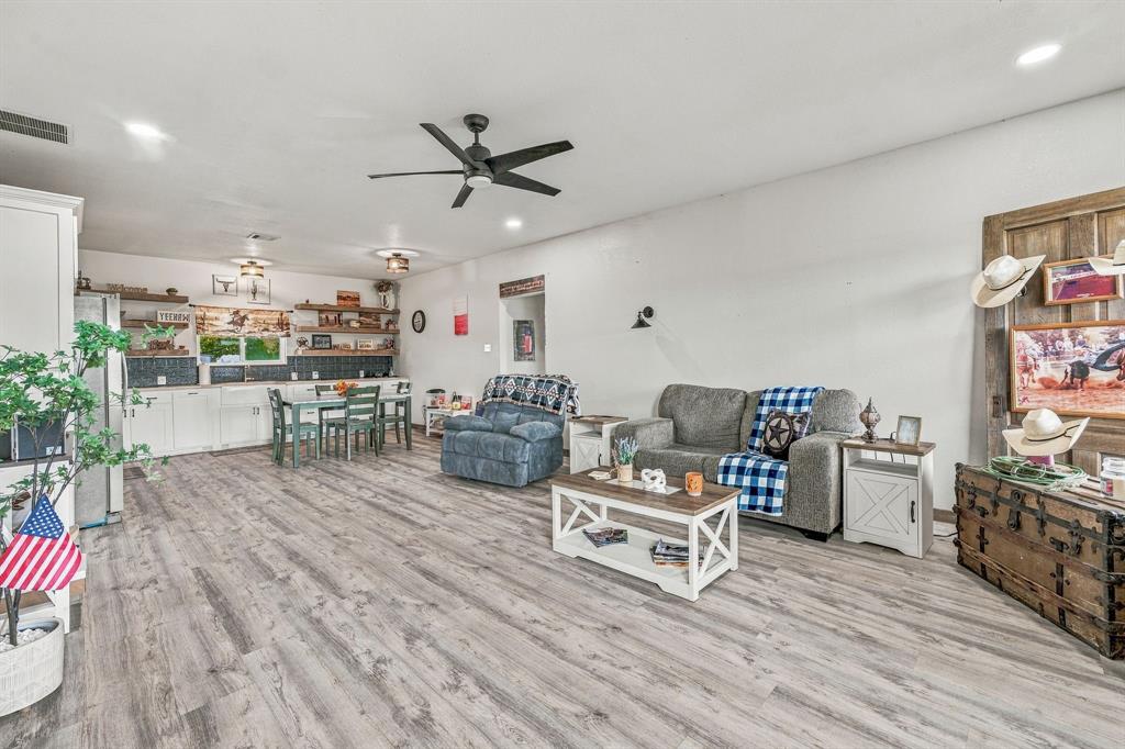 121 Private Road 2121
