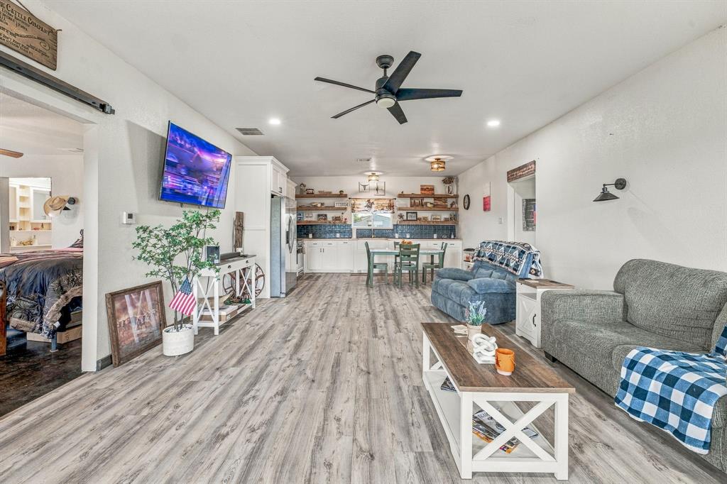121 Private Road 2121
