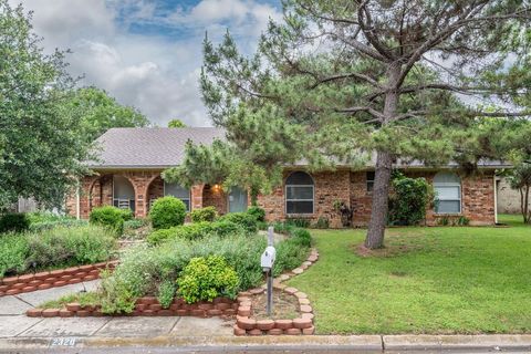 Single Family Residence in Denton TX 2320 Georgetown Drive.jpg
