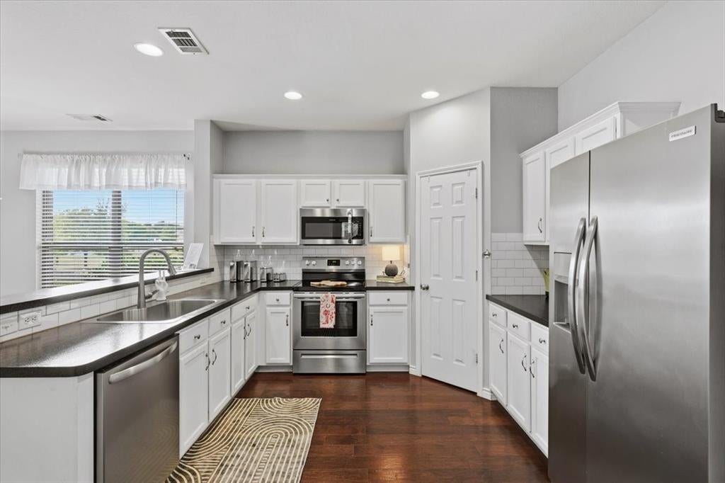 1000 Prairie Heights Drive
