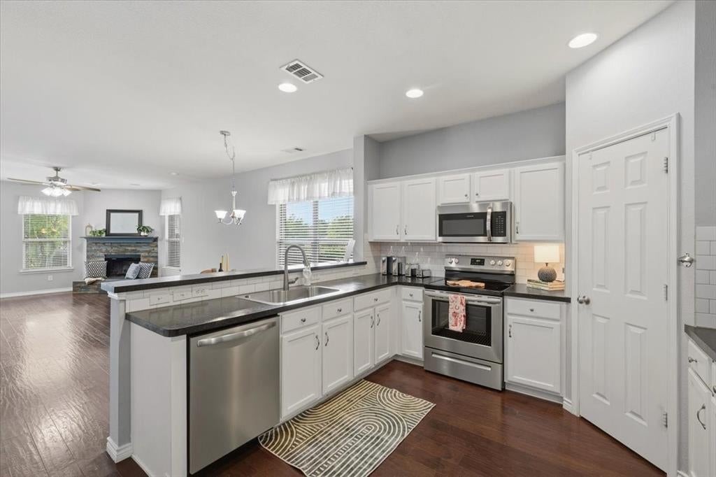 1000 Prairie Heights Drive