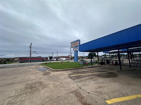 Photo of 313 Castle Drive, Garland, TX 75040 (MLS # 21274674)