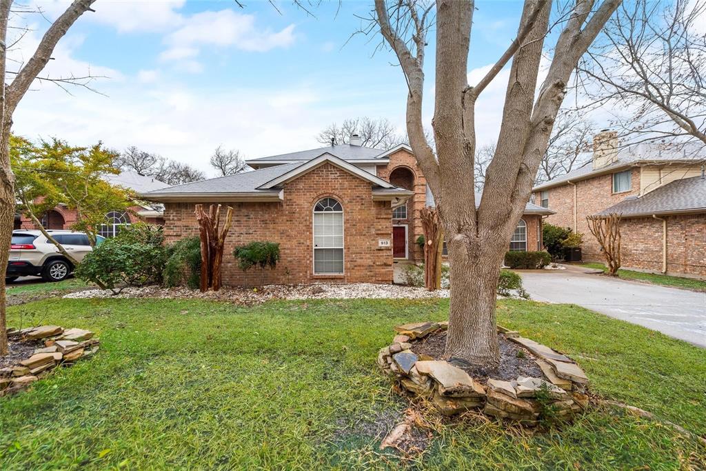 913 Wisperwood Drive