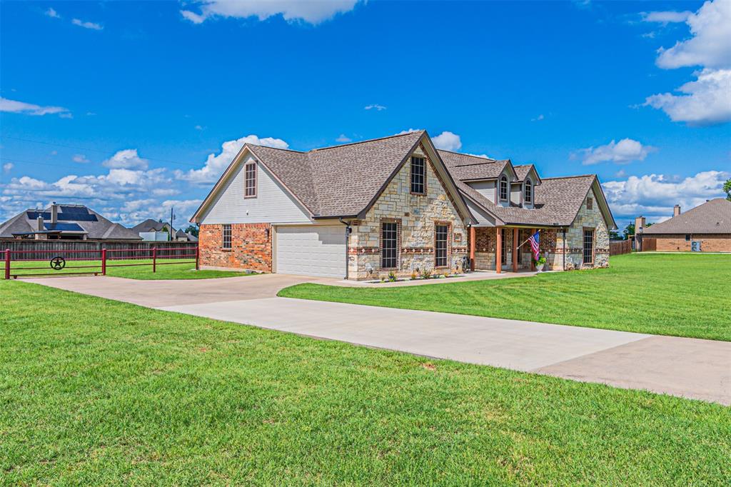 124 Williamsburg Lane