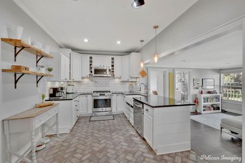 Tiny photo for 120 Archer Avenue, Shreveport, LA 71105 (MLS # 21101506)