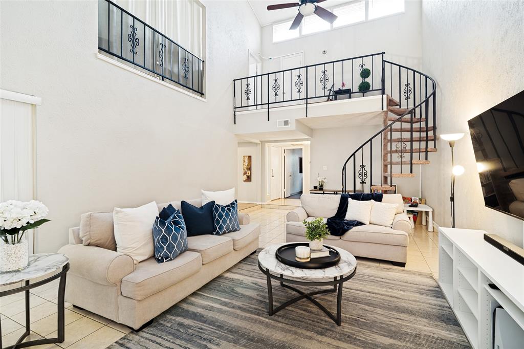 805 W Rochelle Road