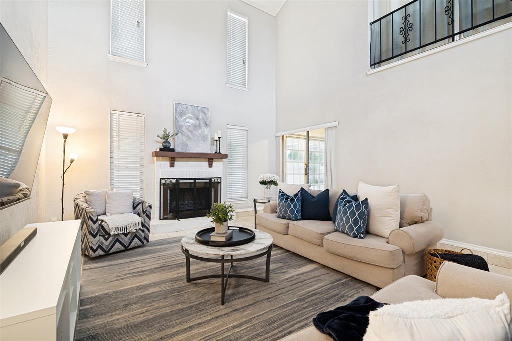 805 W Rochelle Road