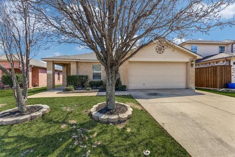 Photo of 4120 Mantis Street, Fort Worth, TX 76106 (MLS # 21198435)