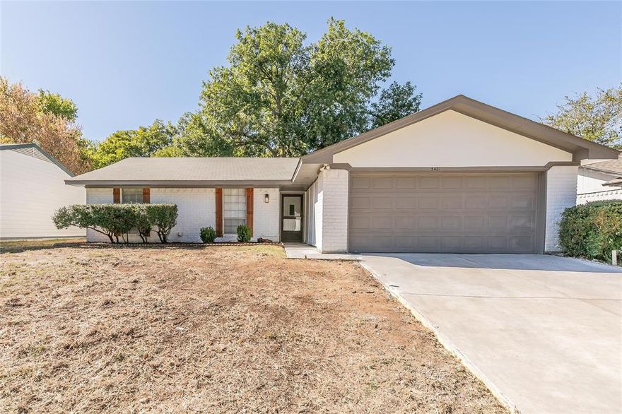 This must see 3BD-2BA-2GA has been completely updated! Home features a spacious living, vaulted ceilings, and cozy fireplace. Kitchen has a full  appliance package (not seen in pictures), quartz countertops, and plenty of storage. Bathrooms include quartz countertops and beautifully finished out tub and shower. Fenced in backyard with covered patio and storage space, perfect for entertaining friends and family!