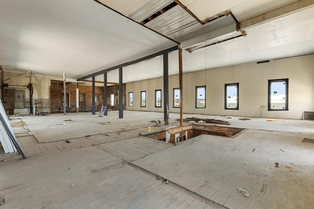 Cowan - Commercial Sale