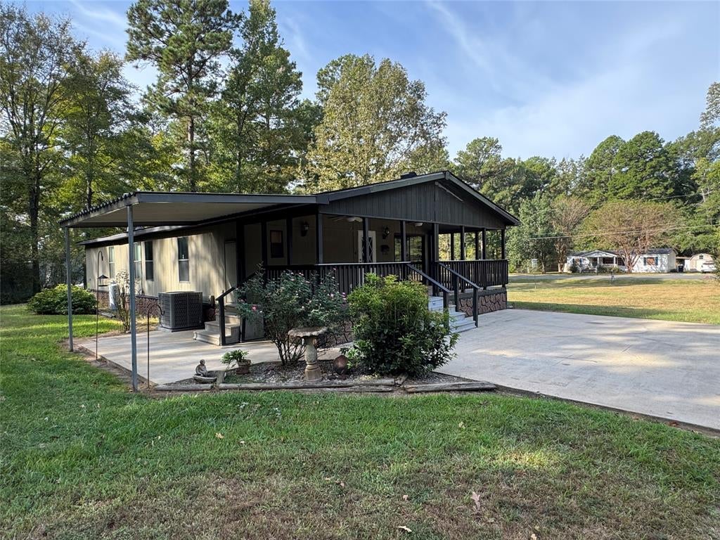 Photo of 8036 Kingwood Drive, Shreveport, LA 71107 (MLS # 21400659)