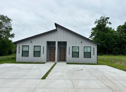 Photo of 2113 Henry Street #A, Greenville, TX 75401 (MLS # 21262428)
