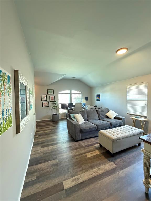 1201 Oakbrook Street