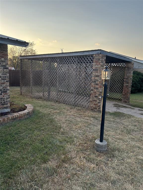 810 Lee Court