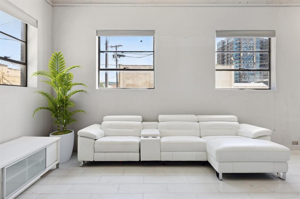 Walton Street Studios - Residential