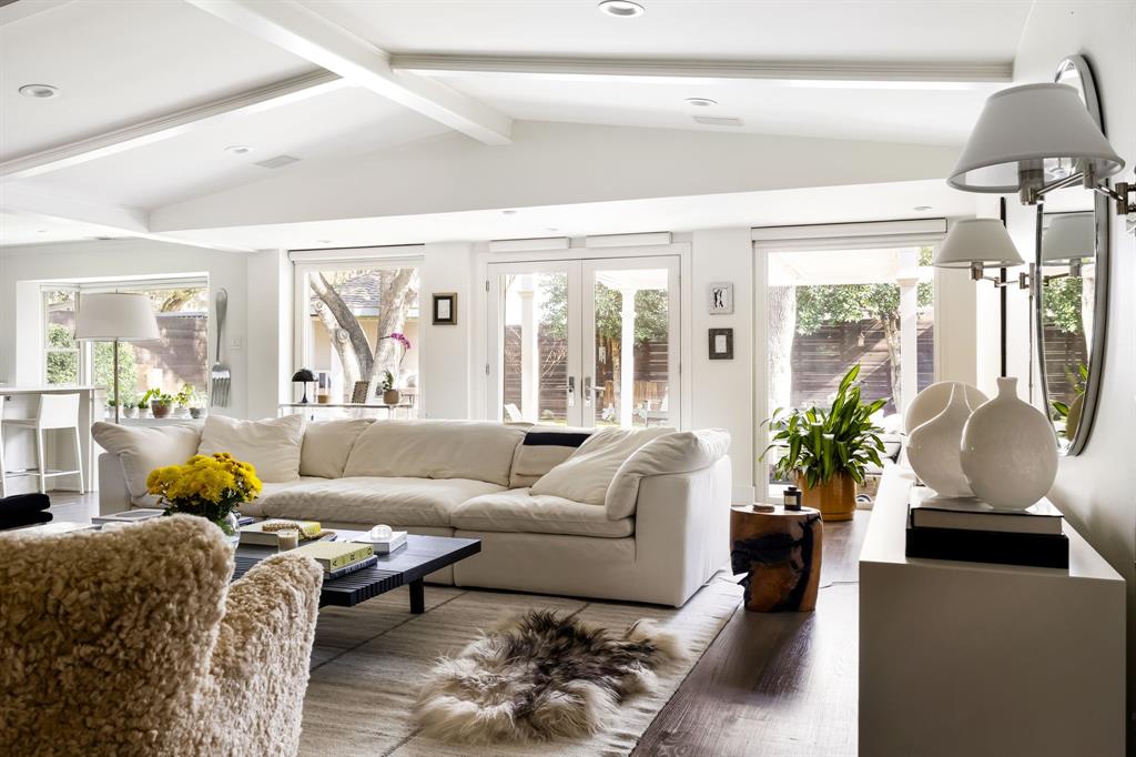 Versailles Pkwy Rev - Residential