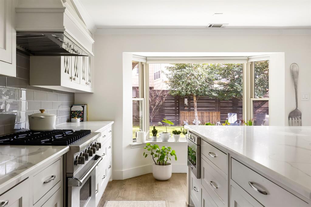 Versailles Pkwy Rev - Residential