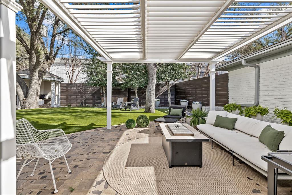 Versailles Pkwy Rev - Residential