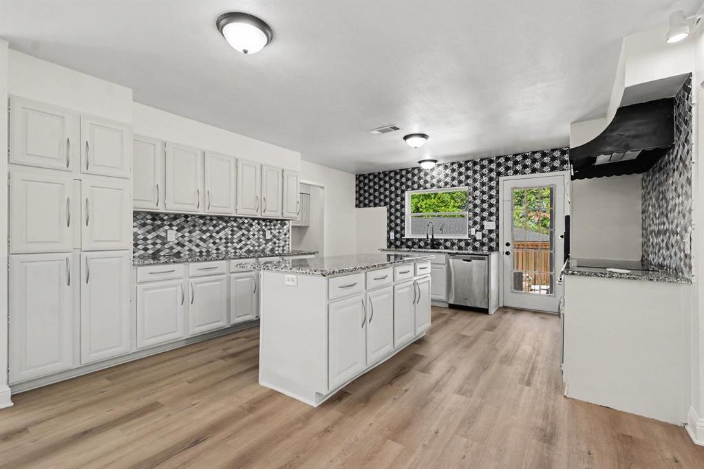 1513 Cecil Ct