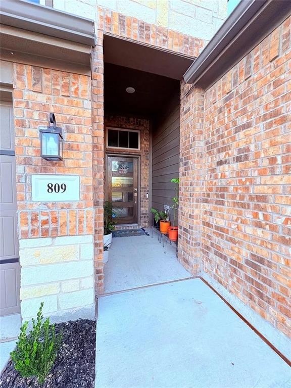 809 Elizabeth Street