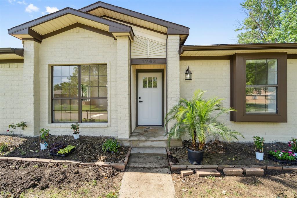 1742 Canterbury Lane