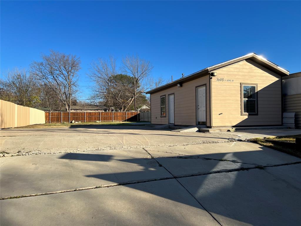 3608 N Grove