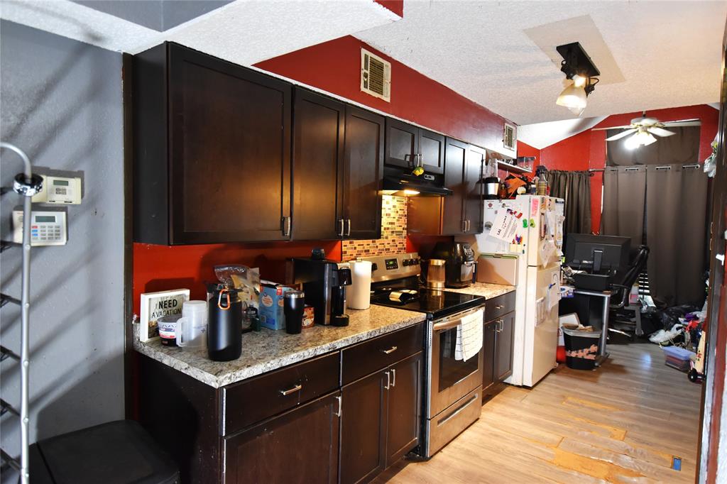 1722 Twin Court Place