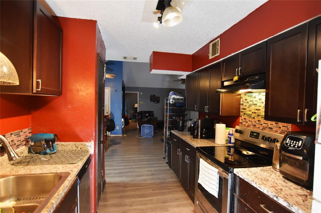 1722 Twin Court Place