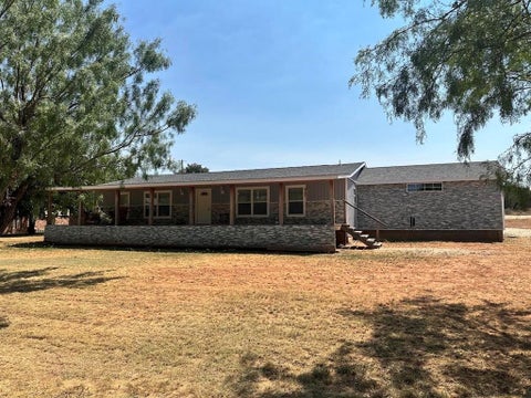 Photo of 131 Mesquite Lane, Sweetwater, TX 79556 (MLS # 21372917)