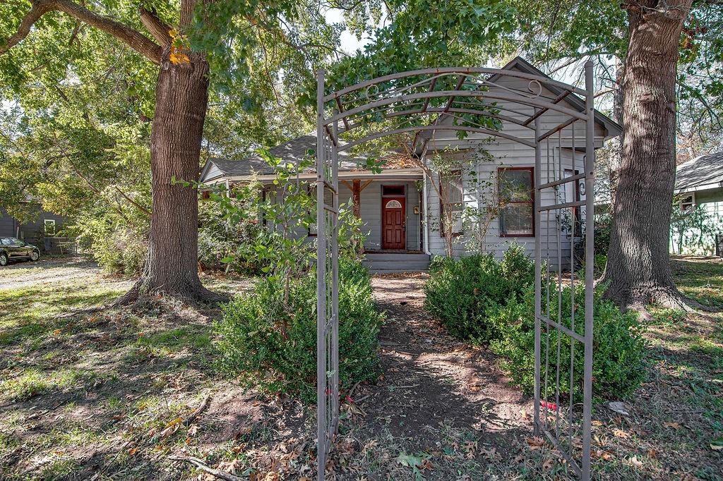 735 N Robinson Street