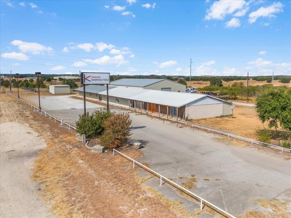 3206 W US Highway 377